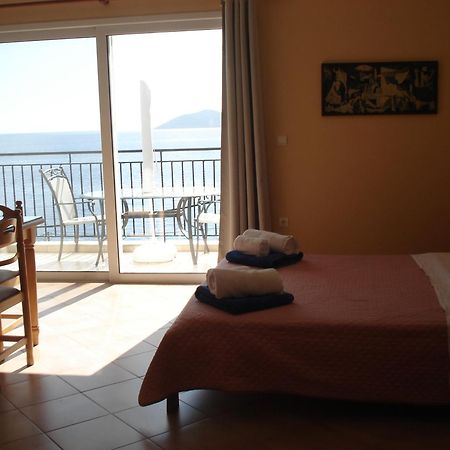 Mema'S Apartment Αγία Ευφημία Εξωτερικό φωτογραφία