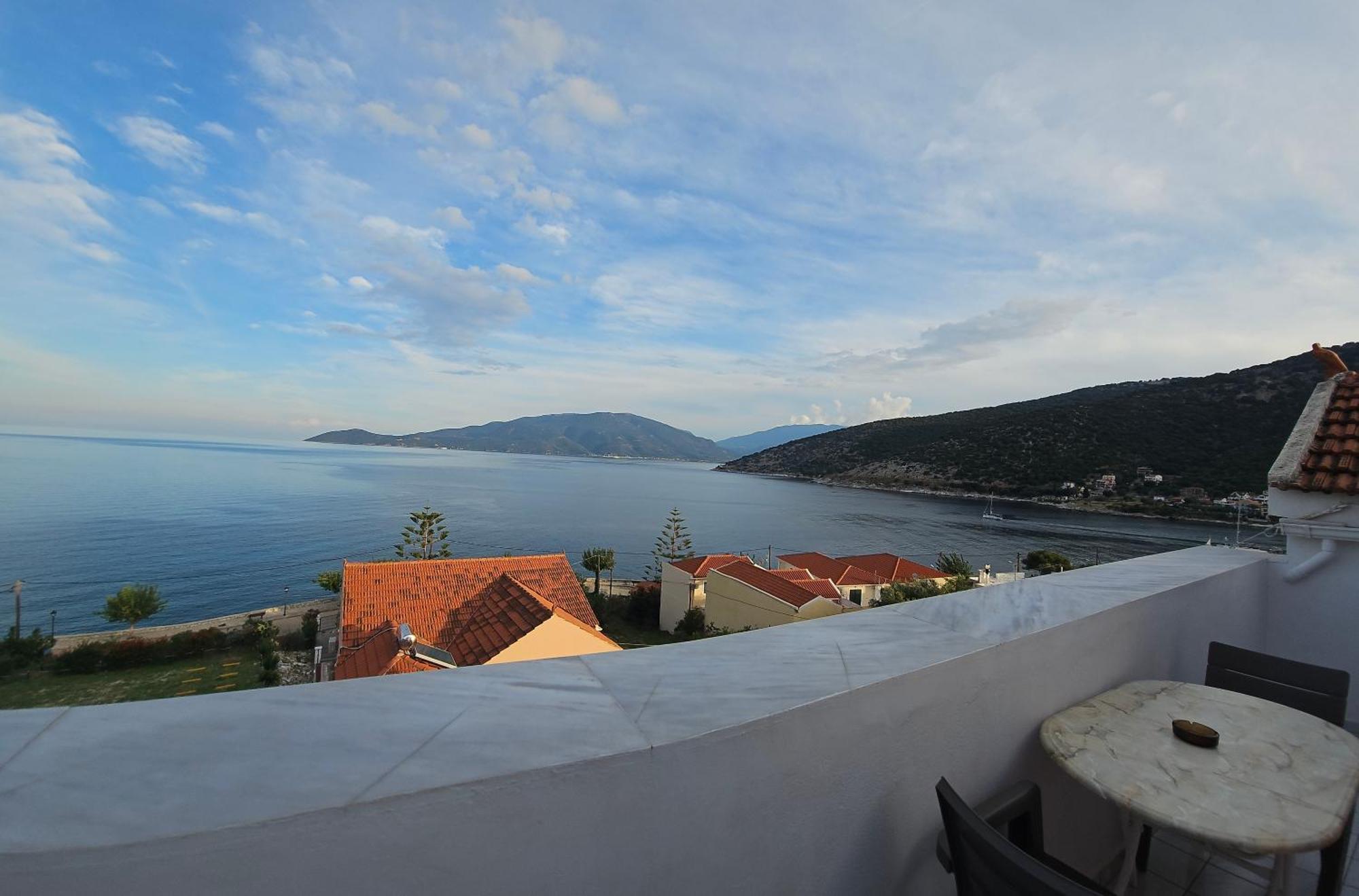 Mema'S Apartment Αγία Ευφημία Δωμάτιο φωτογραφία