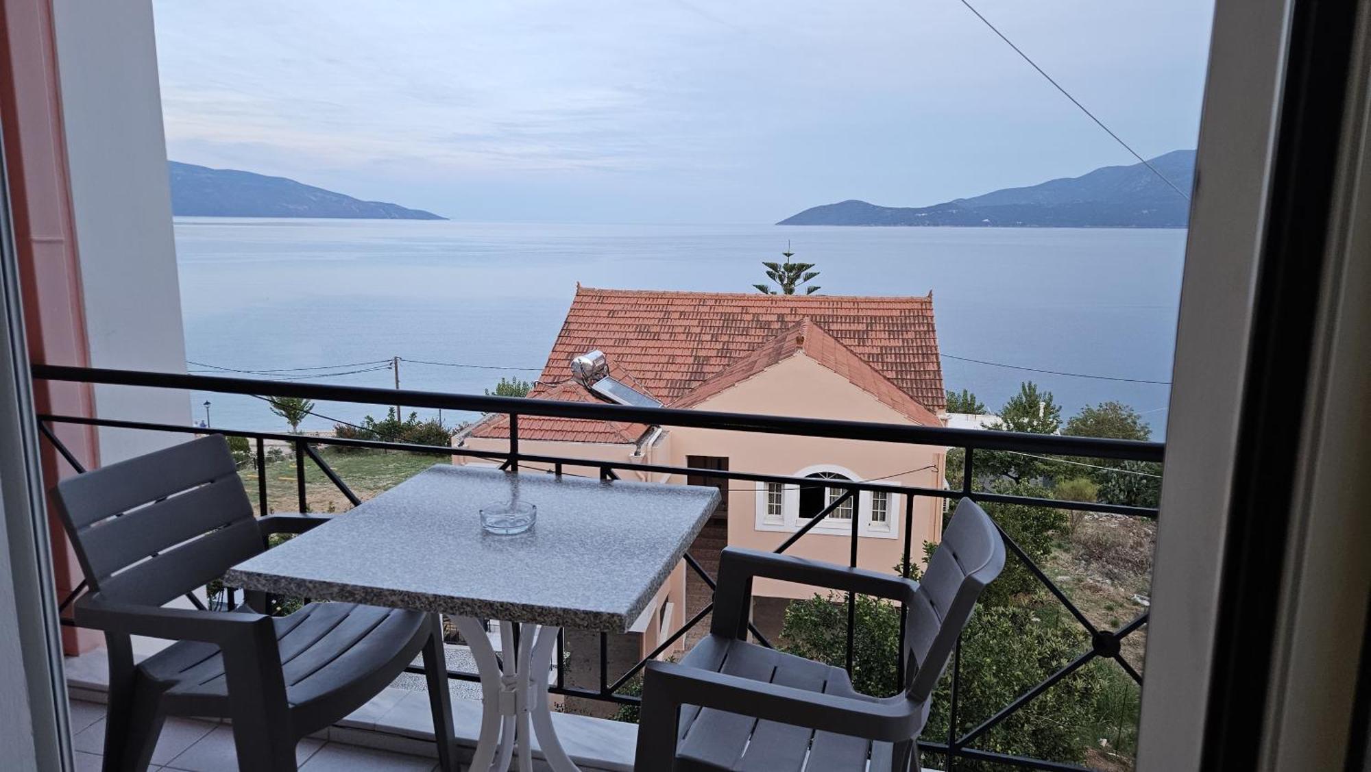 Mema'S Apartment Αγία Ευφημία Δωμάτιο φωτογραφία