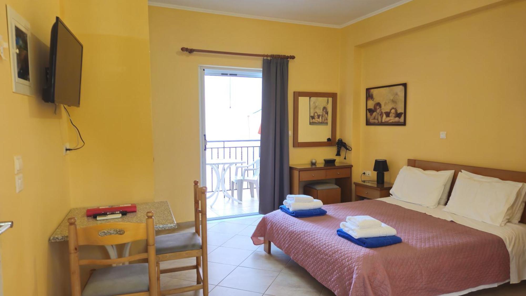 Mema'S Apartment Αγία Ευφημία Δωμάτιο φωτογραφία