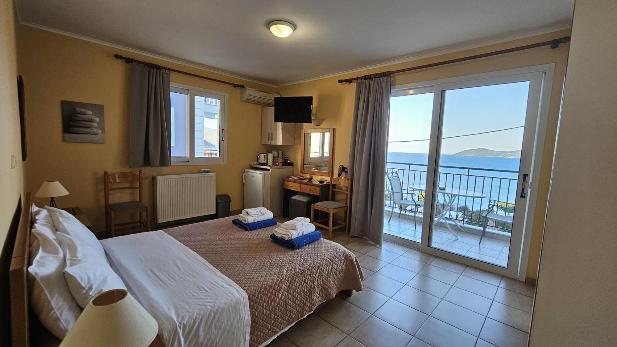 Mema'S Apartment Αγία Ευφημία Δωμάτιο φωτογραφία