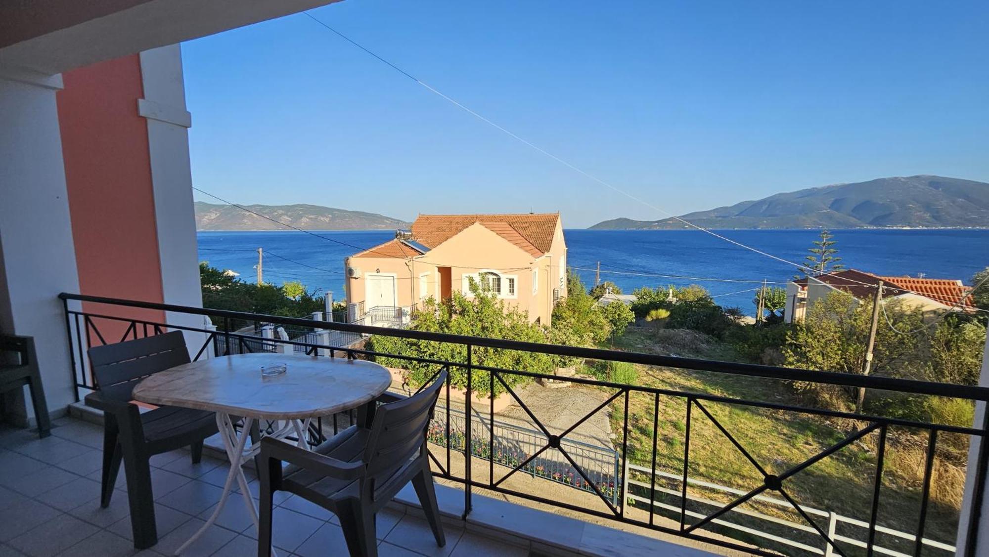 Mema'S Apartment Αγία Ευφημία Δωμάτιο φωτογραφία